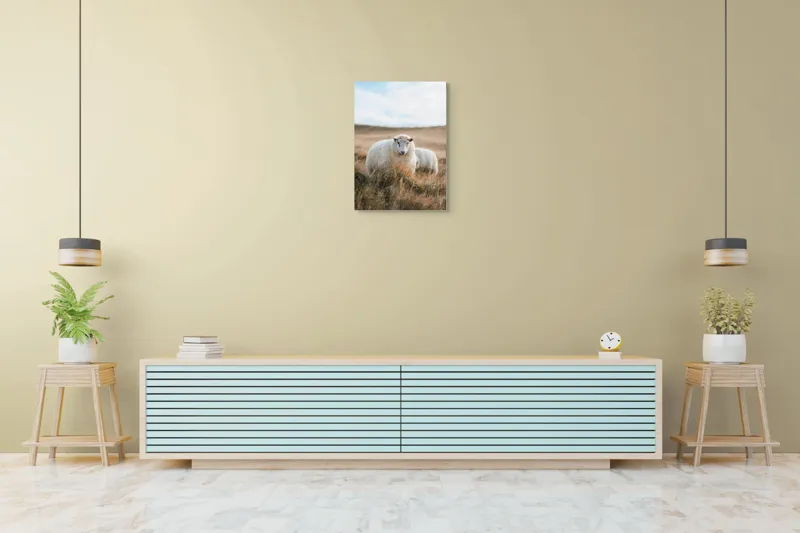 Tablou Canvas, "Miorița rătăcită în câmpia aurie", Oaie, Câmpie, Iarbă, Cer, Natură, Liniște, Blană, Peisaj, 50 x 70 cm – poza 6
