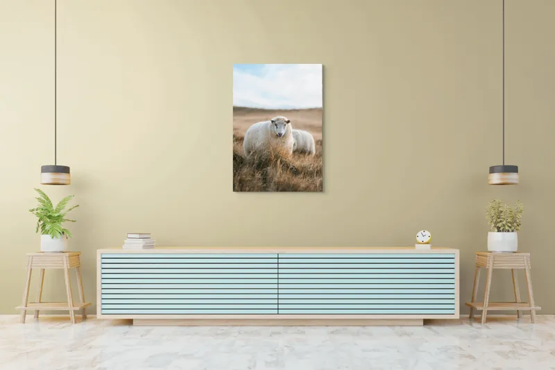 Tablou Canvas, "Miorița rătăcită în câmpia aurie", Oaie, Câmpie, Iarbă, Cer, Natură, Liniște, Blană, Peisaj, 70 x 100 cm – poza 5