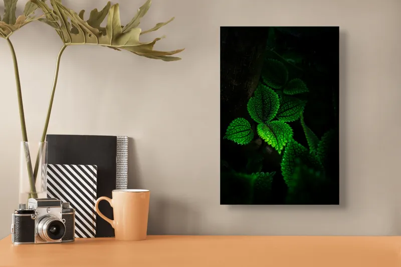 Tablou Canvas, "Frunzele misterului în umbra pădurii", Verde, Frunze, Lumină, Textură, Umbră, Natură, Vitalitate, 26 x 39 cm – poza 3