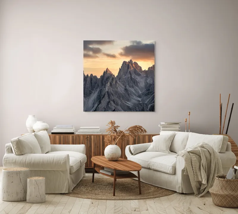 Tablou Canvas, "Lumină aurie peste piscuri stâncoase", Măreție, Stânci, Răsărit, Cer, Nori, Verticalitate, Impresionant, Natură, Frumusețe, Tranquilitate, 100 x 100 cm – poza 3