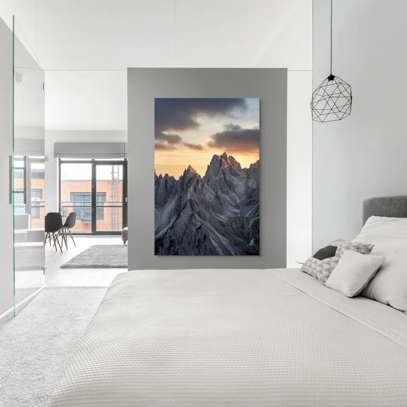 Tablou Canvas, "Lumină aurie peste piscuri stâncoase", Măreție, Stânci, Răsărit, Cer, Nori, Verticalitate, Impresionant, Natură, Frumusețe, Tranquilitate, 100 x 150 cm – poza 5