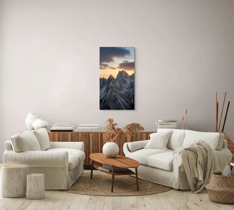 Tablou Canvas, "Lumină aurie peste piscuri stâncoase", Măreție, Stânci, Răsărit, Cer, Nori, Verticalitate, Impresionant, Natură, Frumusețe, Tranquilitate, 50 x 90 cm – poza 7