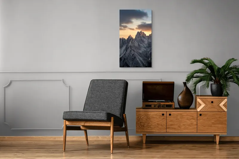 Tablou Canvas, "Lumină aurie peste piscuri stâncoase", Măreție, Stânci, Răsărit, Cer, Nori, Verticalitate, Impresionant, Natură, Frumusețe, Tranquilitate, 50 x 90 cm – poza 8