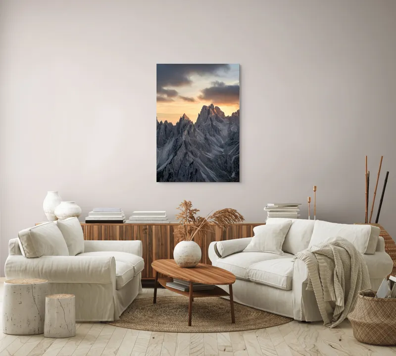 Tablou Canvas, "Lumină aurie peste piscuri stâncoase", Măreție, Stânci, Răsărit, Cer, Nori, Verticalitate, Impresionant, Natură, Frumusețe, Tranquilitate, 70 x 100 cm – poza 4