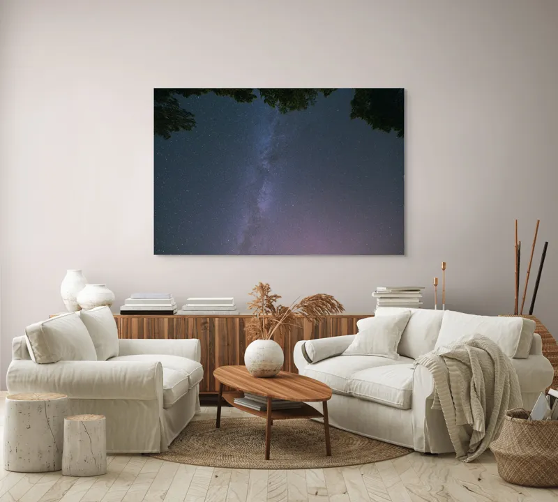 Tablou Canvas, "Freamătul infinit al stelelor albastre", Stele, Cer, Noapte, Pădure, Galaxie, Lumină, Univers, Mister, Infinit, Frumusețe, 150 x 100 cm – poza 3
