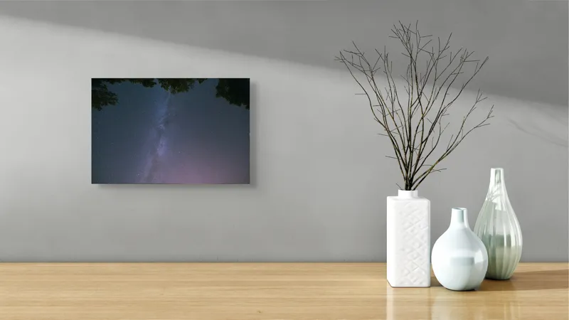 Tablou Canvas, "Freamătul infinit al stelelor albastre", Stele, Cer, Noapte, Pădure, Galaxie, Lumină, Univers, Mister, Infinit, Frumusețe, 39 x 26 cm – poza 8