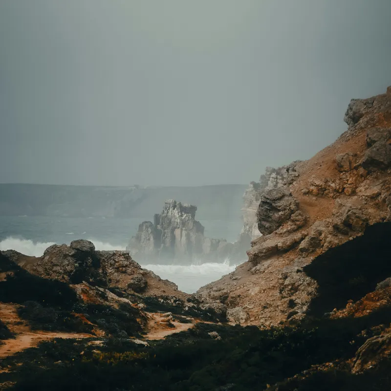 Tablou Canvas, "Peisaj stâncos lângă ocean agitat", Stânci, Valuri, Ceață, Vânt, Mare, Cer, Peisaj, Natură, 100 x 100 cm – poza 2