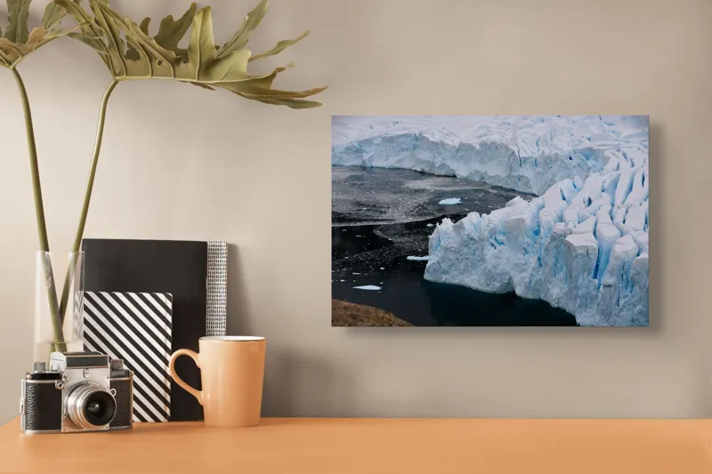 Tablou Canvas, "Gheața tăcută a nordului înghețat", Gheață, Ocean, Prăbușire, Fisuri, Antarctica, Albastru, Rece, Natură, Masiv, Pustiu, 39 x 26 cm – poza 3