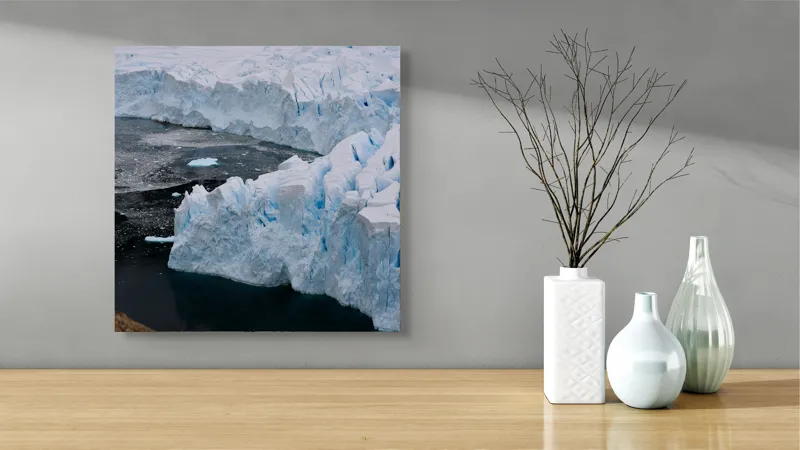 Tablou Canvas, "Gheața tăcută a nordului înghețat", Gheață, Ocean, Prăbușire, Fisuri, Antarctica, Albastru, Rece, Natură, Masiv, Pustiu, 50 x 50 cm – poza 3