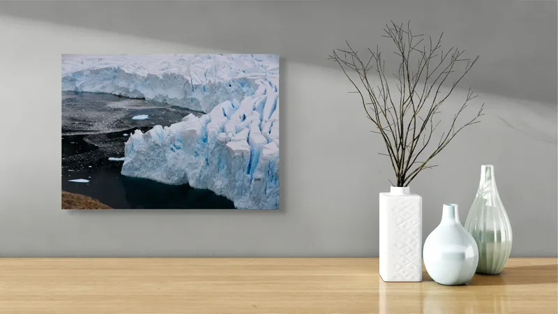 Tablou Canvas, "Gheața tăcută a nordului înghețat", Gheață, Ocean, Prăbușire, Fisuri, Antarctica, Albastru, Rece, Natură, Masiv, Pustiu, 54 x 39 cm – poza 3