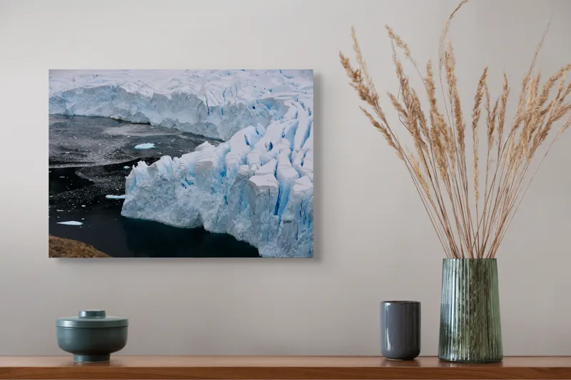 Tablou Canvas, "Gheața tăcută a nordului înghețat", Gheață, Ocean, Prăbușire, Fisuri, Antarctica, Albastru, Rece, Natură, Masiv, Pustiu, 54 x 39 cm – poza 4