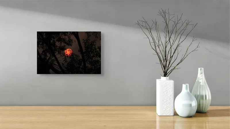 Tablou Canvas, "Soarele printre ramuri întunecate", Apus, Umbre, Siluete, Mister, Natură, Lumină, Intimitate, Înserare, 39 x 26 cm – poza 8