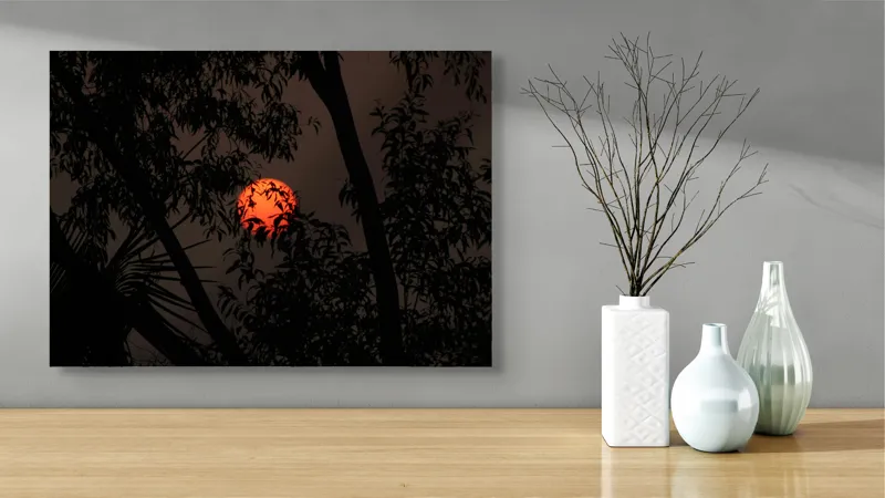Tablou Canvas, "Soarele printre ramuri întunecate", Apus, Umbre, Siluete, Mister, Natură, Lumină, Intimitate, Înserare, 70 x 50 cm – poza 3