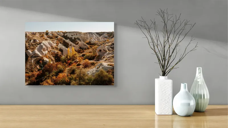 Tablou Canvas, "Peisaj de toamnă în Cappadocia", Peisaj, Rocă, Vegetație, Toamnă, Dealuri, Culoare, Natură, Sălbăticie, Pădure, Texturi, 54 x 39 cm – poza 3