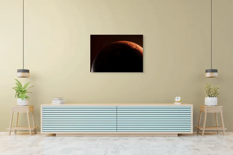 Tablou Canvas, "Umbră cosmică pe un cer roșu", Planeta, Umbre, Roșu, Mister, Suprafețe, Contrast, Lumină, Spațiu, 100 x 70 cm – poza 4