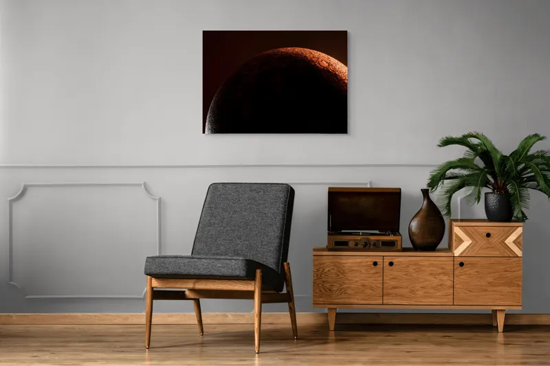 Tablou Canvas, "Umbră cosmică pe un cer roșu", Planeta, Umbre, Roșu, Mister, Suprafețe, Contrast, Lumină, Spațiu, 100 x 70 cm – poza 8