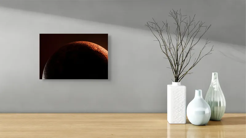 Tablou Canvas, "Umbră cosmică pe un cer roșu", Planeta, Umbre, Roșu, Mister, Suprafețe, Contrast, Lumină, Spațiu, 39 x 26 cm – poza 8