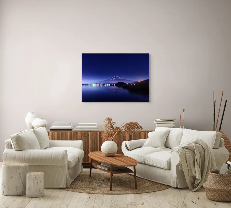Tablou Canvas, "Luminile nopții la poalele muntelui", Munte, Stele, Reflecție, Lumină, Noapte, Lac, Peisaj, Cer, Calm, Natură, 100 x 70 cm – poza 3