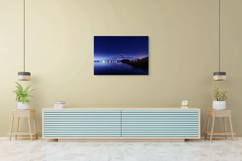 Tablou Canvas, "Luminile nopții la poalele muntelui", Munte, Stele, Reflecție, Lumină, Noapte, Lac, Peisaj, Cer, Calm, Natură, 100 x 70 cm – poza 4