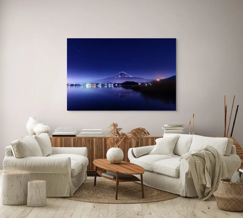 Tablou Canvas, "Luminile nopții la poalele muntelui", Munte, Stele, Reflecție, Lumină, Noapte, Lac, Peisaj, Cer, Calm, Natură, 150 x 100 cm – poza 3