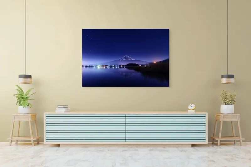 Tablou Canvas, "Luminile nopții la poalele muntelui", Munte, Stele, Reflecție, Lumină, Noapte, Lac, Peisaj, Cer, Calm, Natură, 150 x 100 cm – poza 6