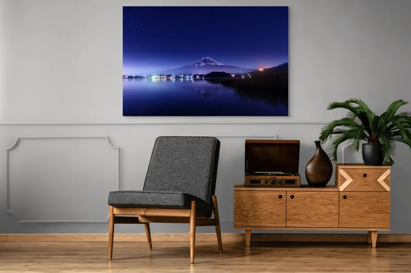 Tablou Canvas, "Luminile nopții la poalele muntelui", Munte, Stele, Reflecție, Lumină, Noapte, Lac, Peisaj, Cer, Calm, Natură, 150 x 100 cm – poza 8