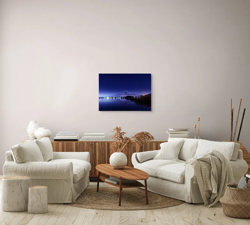 Tablou Canvas, "Luminile nopții la poalele muntelui", Munte, Stele, Reflecție, Lumină, Noapte, Lac, Peisaj, Cer, Calm, Natură, 70 x 50 cm – poza 6