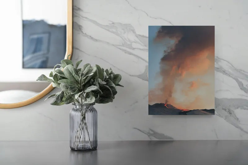 Tablou Canvas, "Focul din adâncurile muntelui
", Fum, Lumină, Erupție, Lave, Cer, Munte, Magnific, Dramatic, Flăcări, 26 x 39 cm – poza 4