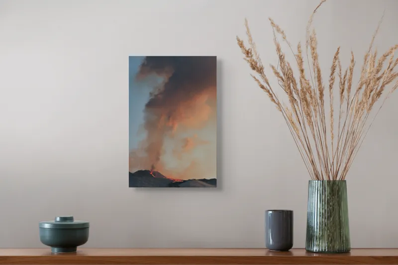 Tablou Canvas, "Focul din adâncurile muntelui
", Fum, Lumină, Erupție, Lave, Cer, Munte, Magnific, Dramatic, Flăcări, 26 x 39 cm – poza 5