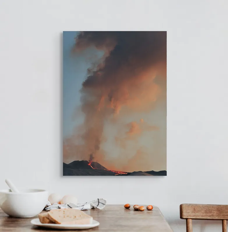 Tablou Canvas, "Focul din adâncurile muntelui
", Fum, Lumină, Erupție, Lave, Cer, Munte, Magnific, Dramatic, Flăcări, 50 x 70 cm – poza 3