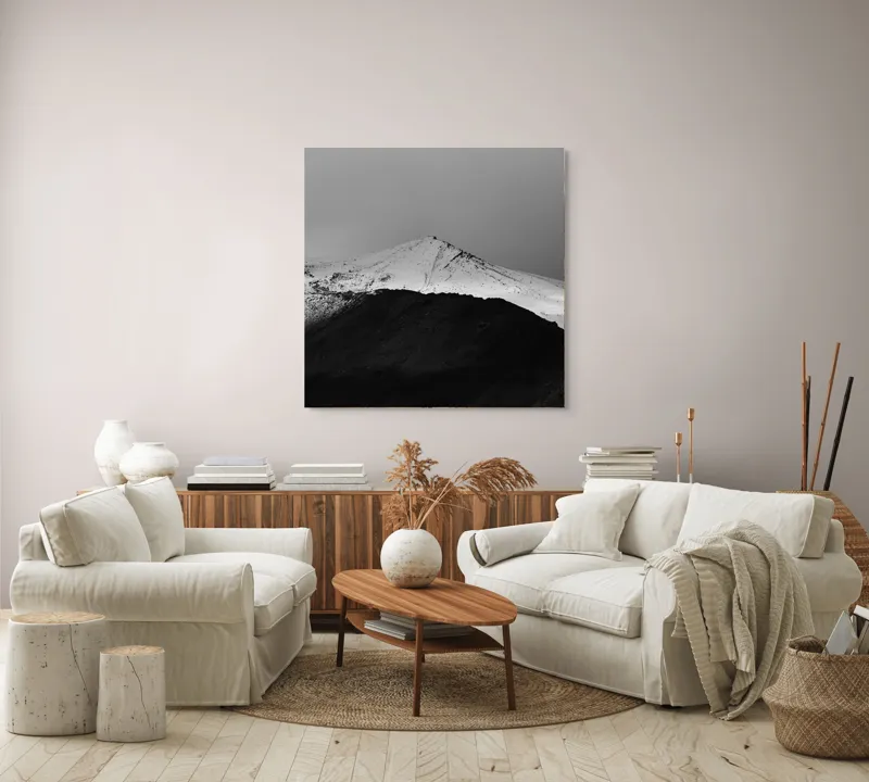Tablou Canvas, "Întunericul se întâlnește cu albul montan", Munte, Zăpadă, Contrast, Întunecat, Vârf, Nori, Peisaj, 100 x 100 cm – poza 3