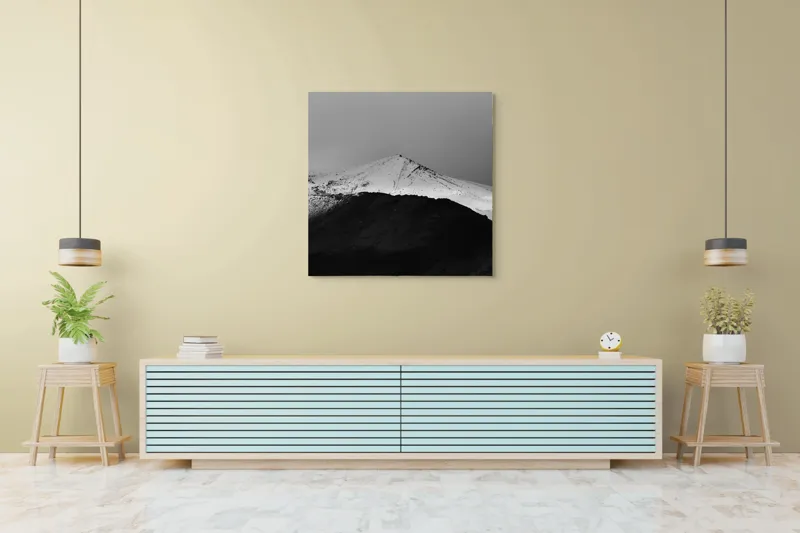 Tablou Canvas, "Întunericul se întâlnește cu albul montan", Munte, Zăpadă, Contrast, Întunecat, Vârf, Nori, Peisaj, 100 x 100 cm – poza 5