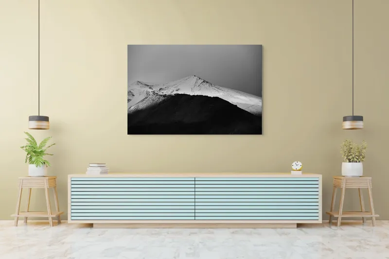 Tablou Canvas, "Întunericul se întâlnește cu albul montan", Munte, Zăpadă, Contrast, Întunecat, Vârf, Nori, Peisaj, 150 x 100 cm – poza 6