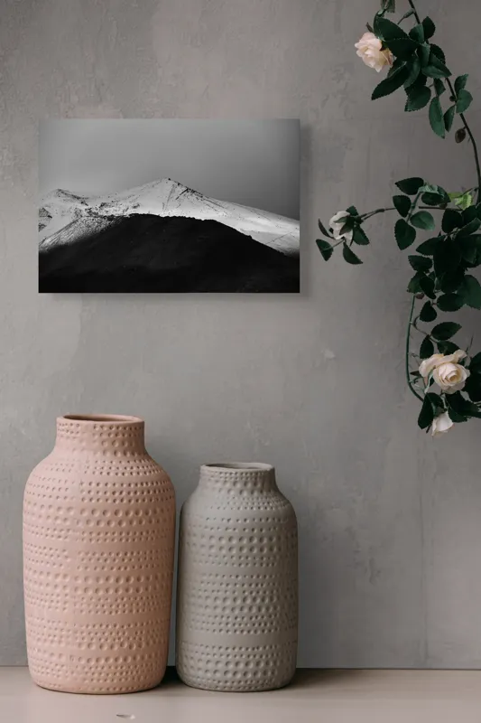 Tablou Canvas, "Întunericul se întâlnește cu albul montan", Munte, Zăpadă, Contrast, Întunecat, Vârf, Nori, Peisaj, 39 x 26 cm – poza 4