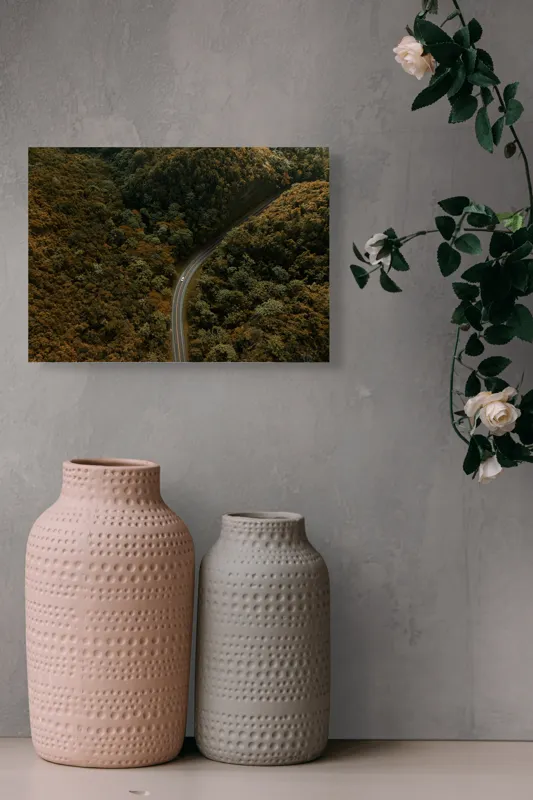 Tablou Canvas, "Drumul șerpuitor prin pădurea deasă", Drum, Pădure, Verdeață, Serpentină, Natură, 54 x 39 cm – poza 8