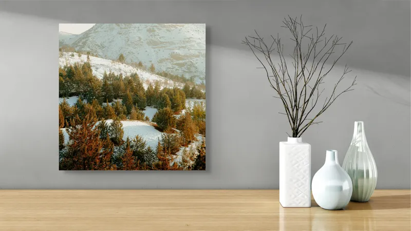 Tablou Canvas, Peisaj de Iarnă cu Munți și Pădure, 50 x 50 cm – poza 3