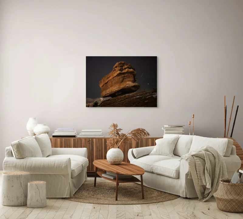 Tablou Canvas, Peisaj Nocturn cu Formațiuni Stâncoase sub Cer Înstelat, 100 x 70 cm – poza 3