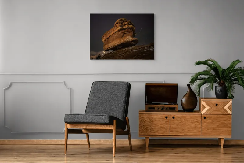 Tablou Canvas, Peisaj Nocturn cu Formațiuni Stâncoase sub Cer Înstelat, 100 x 70 cm – poza 8