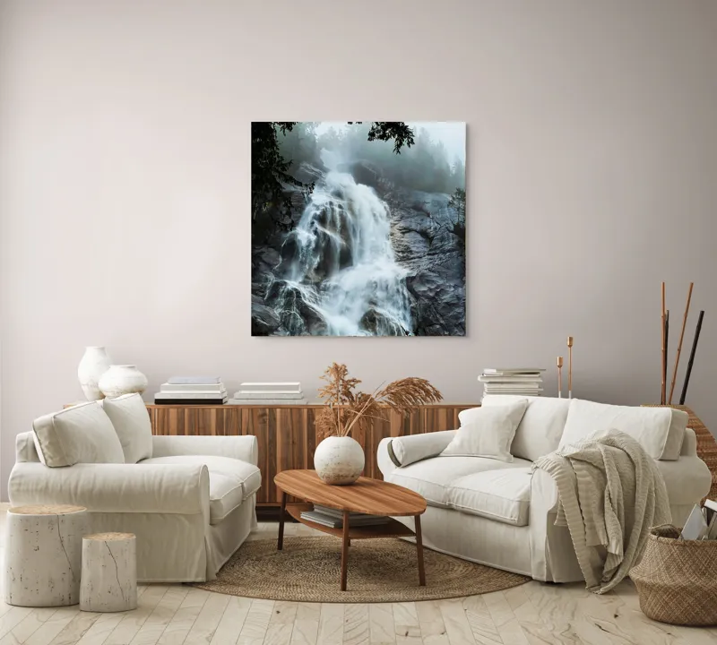 Tablou Canvas, "Cascada năvalnică în mijlocul pădurii", Cascadă, Apă, Stânci, Frunziș, Ceață, Natură, Răcoritoare, Pădure, Măreție, Revigorant, Liniște, Vărsare, Verdeață, Impresionant, Răsunet., 100 x 100 cm – poza 3