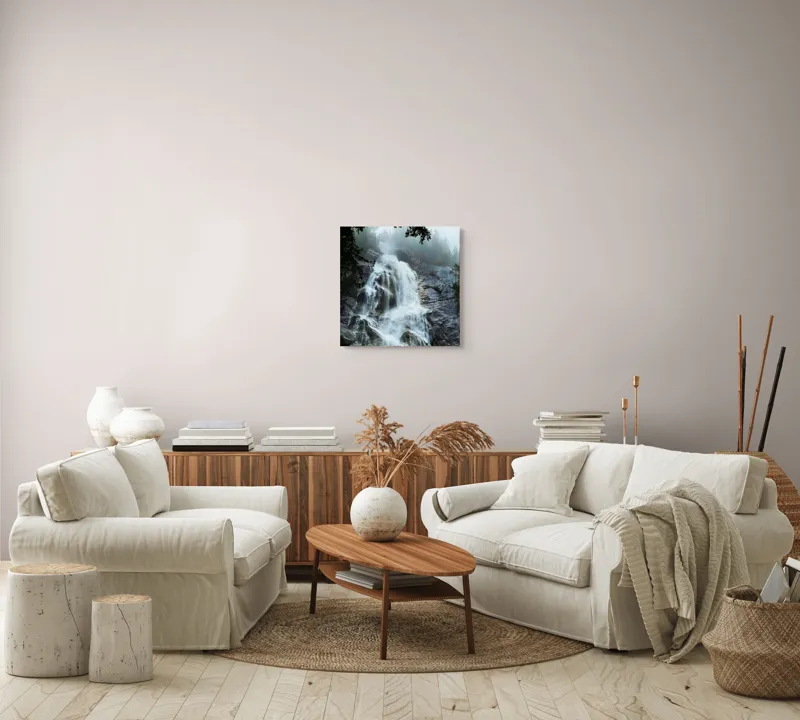 Tablou Canvas, "Cascada năvalnică în mijlocul pădurii", Cascadă, Apă, Stânci, Frunziș, Ceață, Natură, Răcoritoare, Pădure, Măreție, Revigorant, Liniște, Vărsare, Verdeață, Impresionant, Răsunet., 50 x 50 cm – poza 7