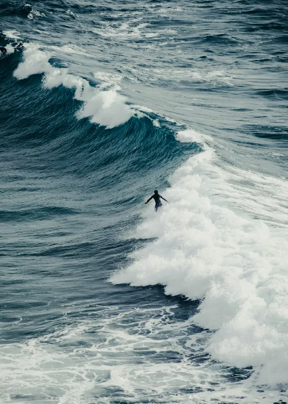 Tablou Canvas Surfer în mijlocul valurilor mării, Aventură și Natură, 50 x 70 cm – poza 2