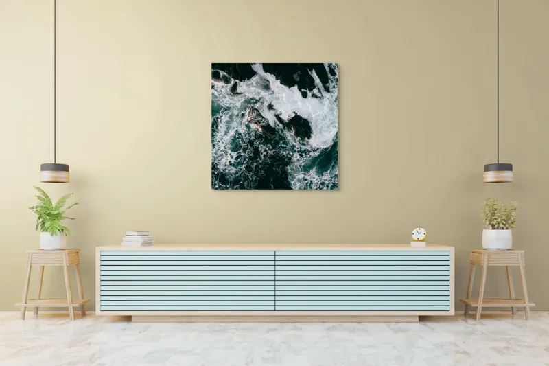 Tablou Canvas, "Valurile asaltând stâncile întunecate", Furie, Spumă, Vârtej, Contrast, Dinamică, Natură, Energie, Valuri, 100 x 100 cm – poza 5