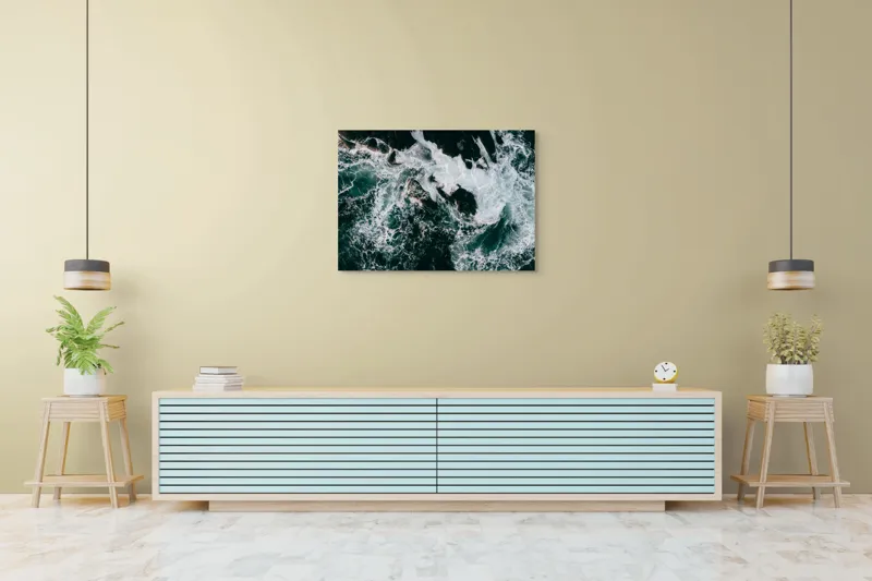 Tablou Canvas, "Valurile asaltând stâncile întunecate", Furie, Spumă, Vârtej, Contrast, Dinamică, Natură, Energie, Valuri, 100 x 70 cm – poza 4