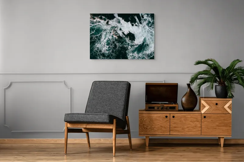 Tablou Canvas, "Valurile asaltând stâncile întunecate", Furie, Spumă, Vârtej, Contrast, Dinamică, Natură, Energie, Valuri, 100 x 70 cm – poza 8