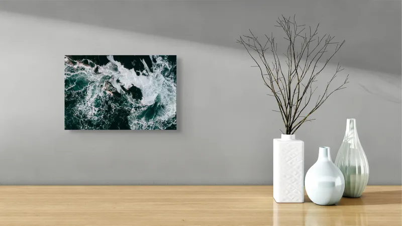 Tablou Canvas, "Valurile asaltând stâncile întunecate", Furie, Spumă, Vârtej, Contrast, Dinamică, Natură, Energie, Valuri, 39 x 26 cm – poza 8