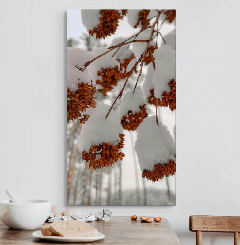 Tablou Canvas, "Florile iernii înveșmântate în zăpadă", Zăpadă, Contrast, Natură, Flori, Iarnă, Crengi, Frumusețe, Răceală, Îngheț, Alb, 50 x 90 cm – poza 3