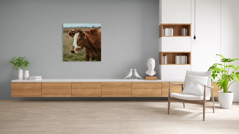 Tablou Canvas, "Vacă pașnică pe câmp verde", 100 x 100 cm – poza 8