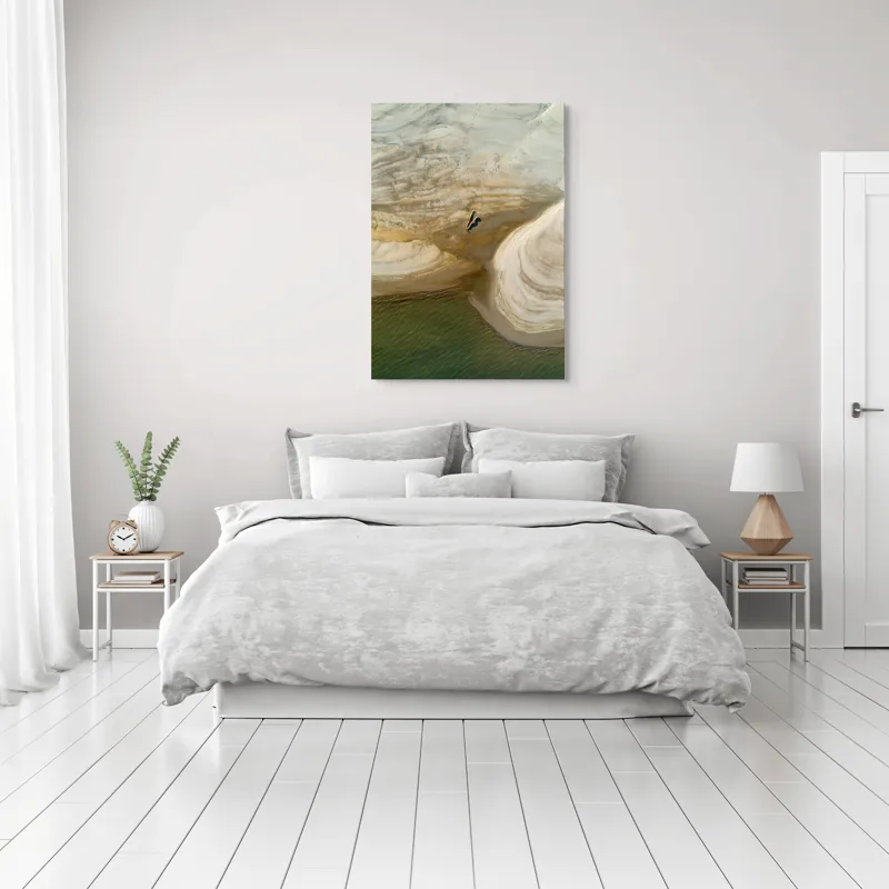 Tablou Canvas, "Un colț de plajă izolat", Nisip, Apă, Lemn, Texturi, Valuri, Linie, Mal, Natură, Culori, Contrast, 70 x 100 cm – poza 3