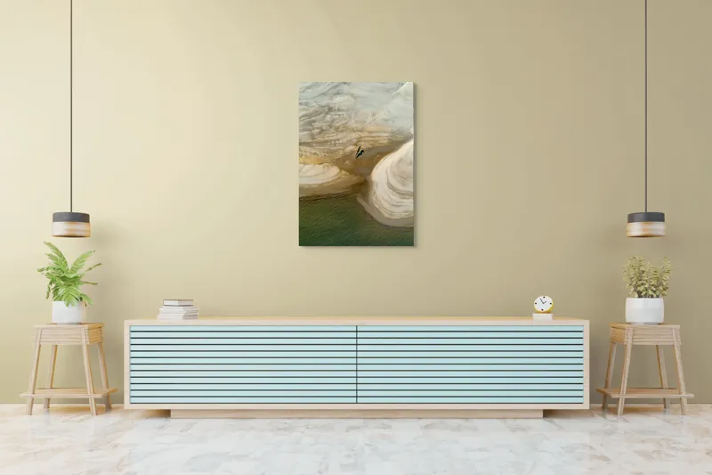 Tablou Canvas, "Un colț de plajă izolat", Nisip, Apă, Lemn, Texturi, Valuri, Linie, Mal, Natură, Culori, Contrast, 70 x 100 cm – poza 5
