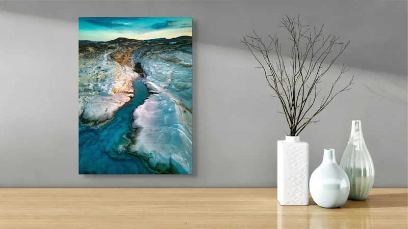 Tablou Canvas, "Canyonul albastru în lumina apusului", Erozionare, Stânci, Apă, Albastru, Cer, Relief, Peisaj, Natură, Lumină, Texturi, 39 x 54 cm – poza 4